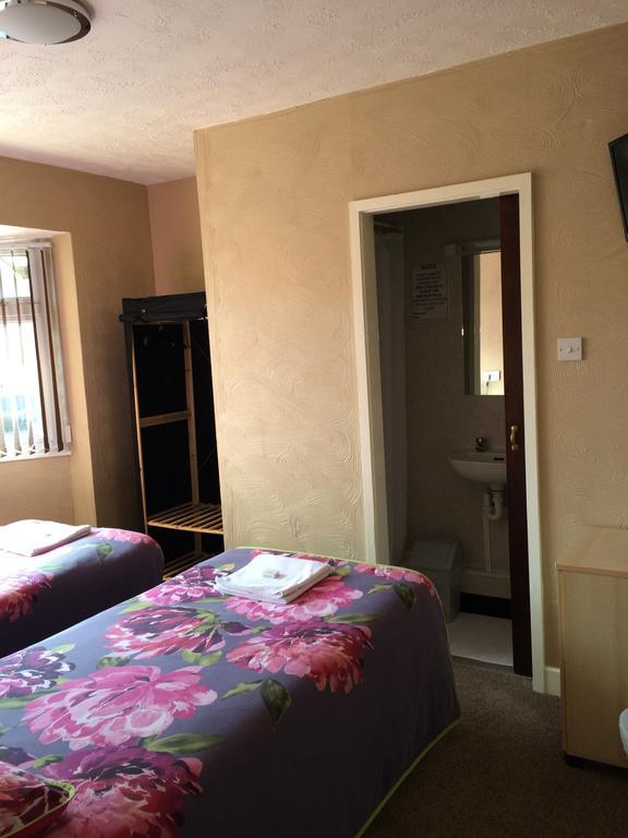The Manor Hotel 纽尼顿 客房 照片